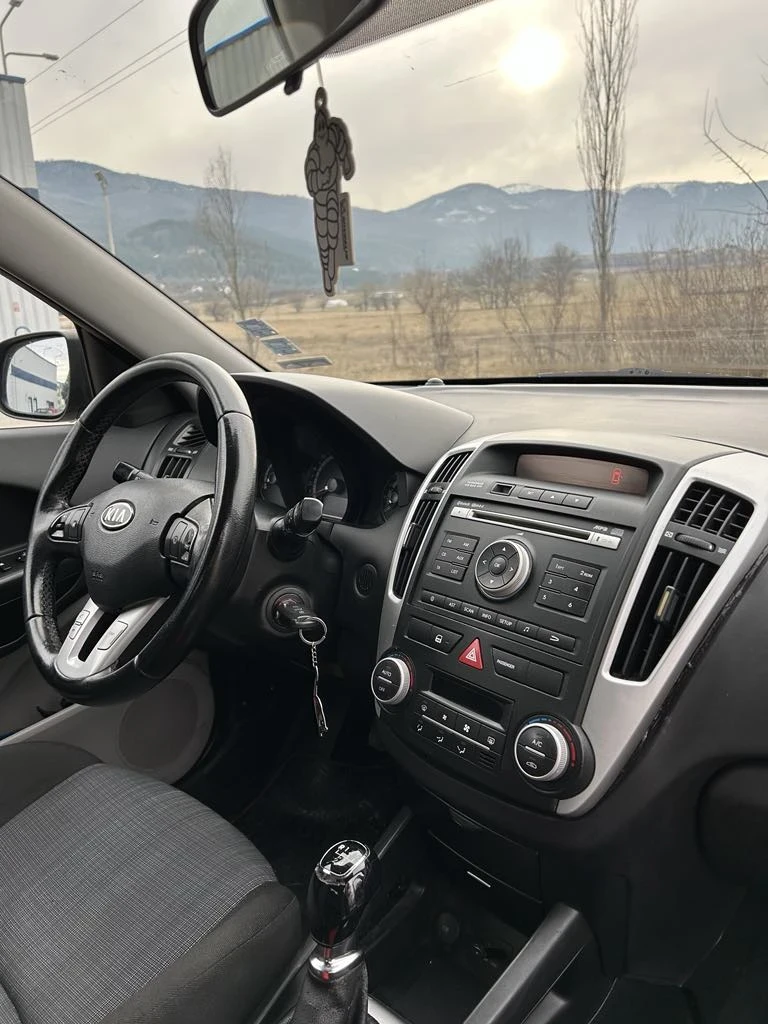 Kia Ceed 1.4, снимка 7 - Автомобили и джипове - 48880327