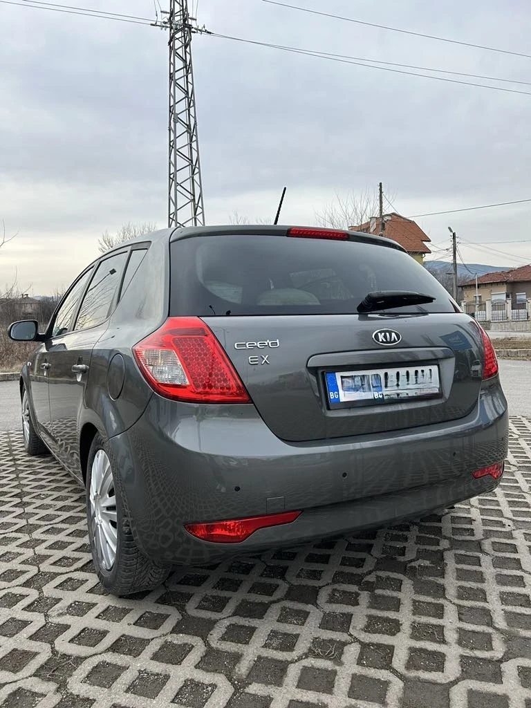 Kia Ceed 1.4, снимка 4 - Автомобили и джипове - 48880327