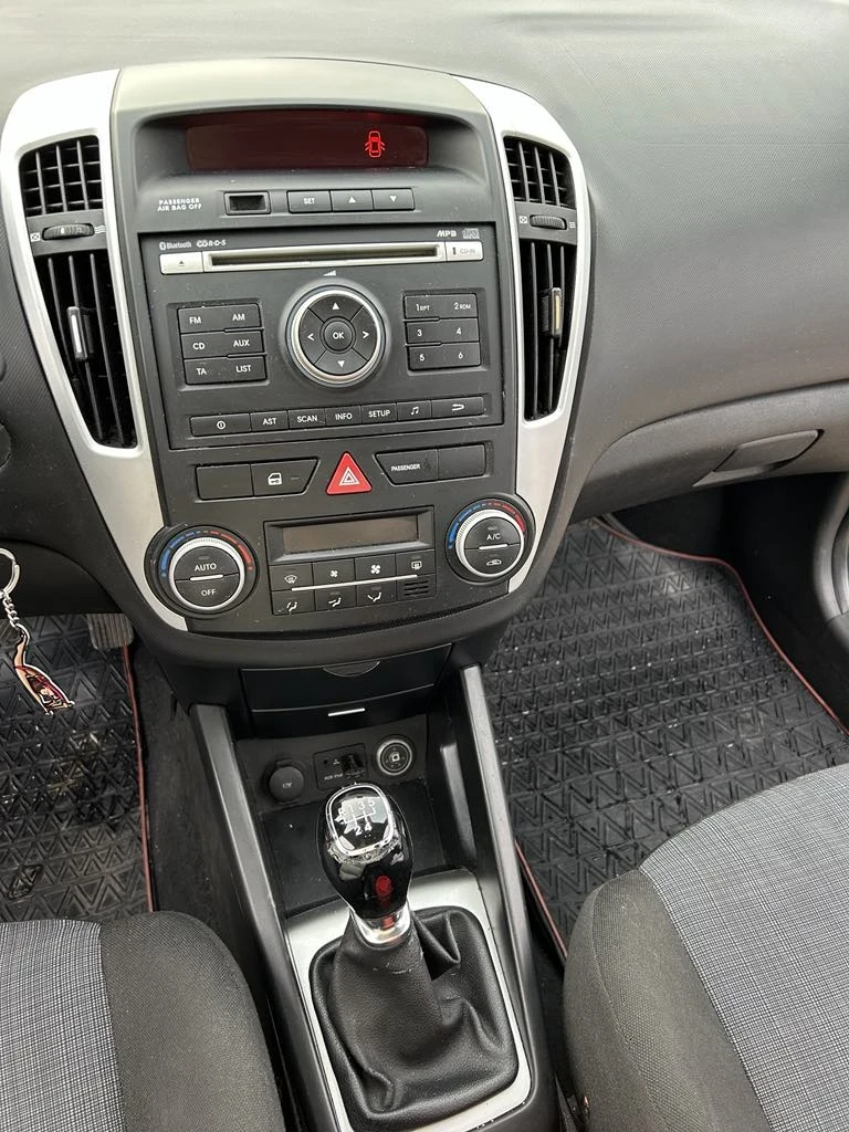 Kia Ceed 1.4, снимка 14 - Автомобили и джипове - 48880327