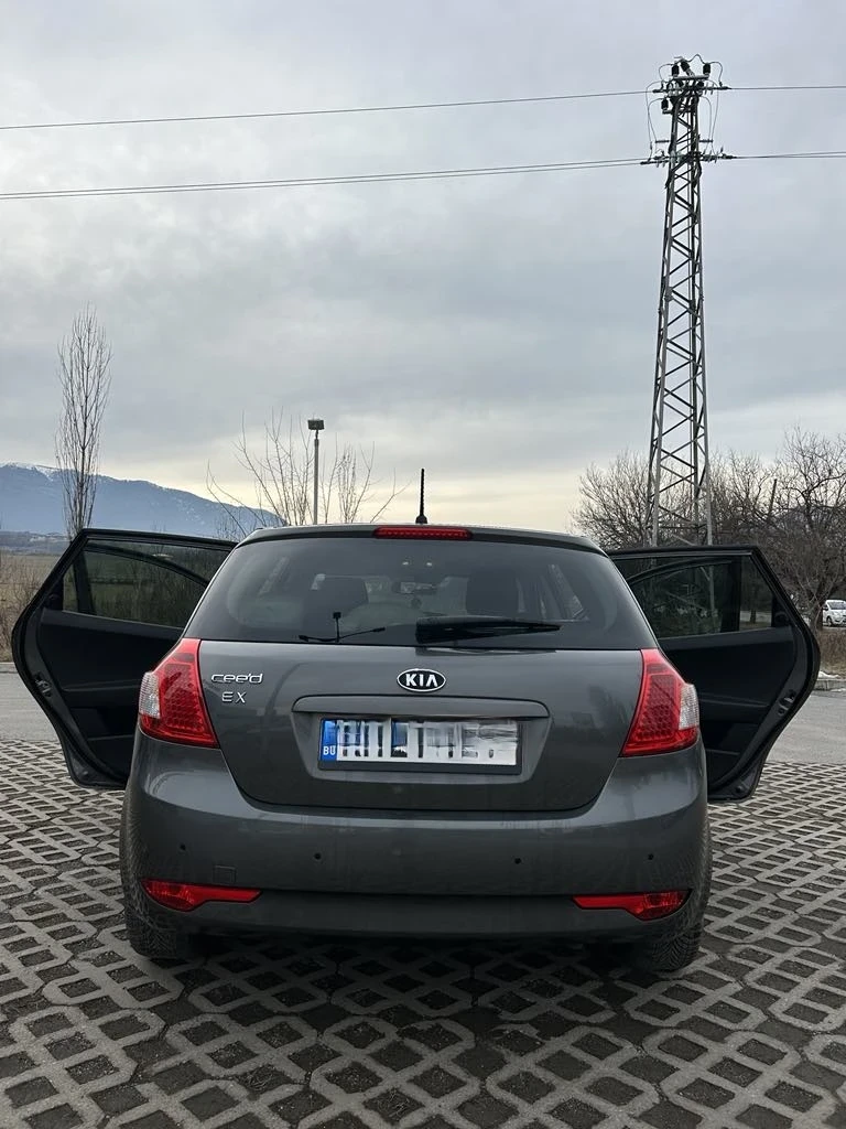 Kia Ceed 1.4, снимка 2 - Автомобили и джипове - 48880327