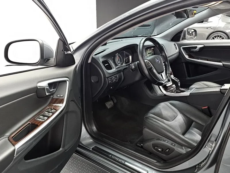 Volvo S60  D3 2Nd Generation, снимка 11 - Автомобили и джипове - 55262640
