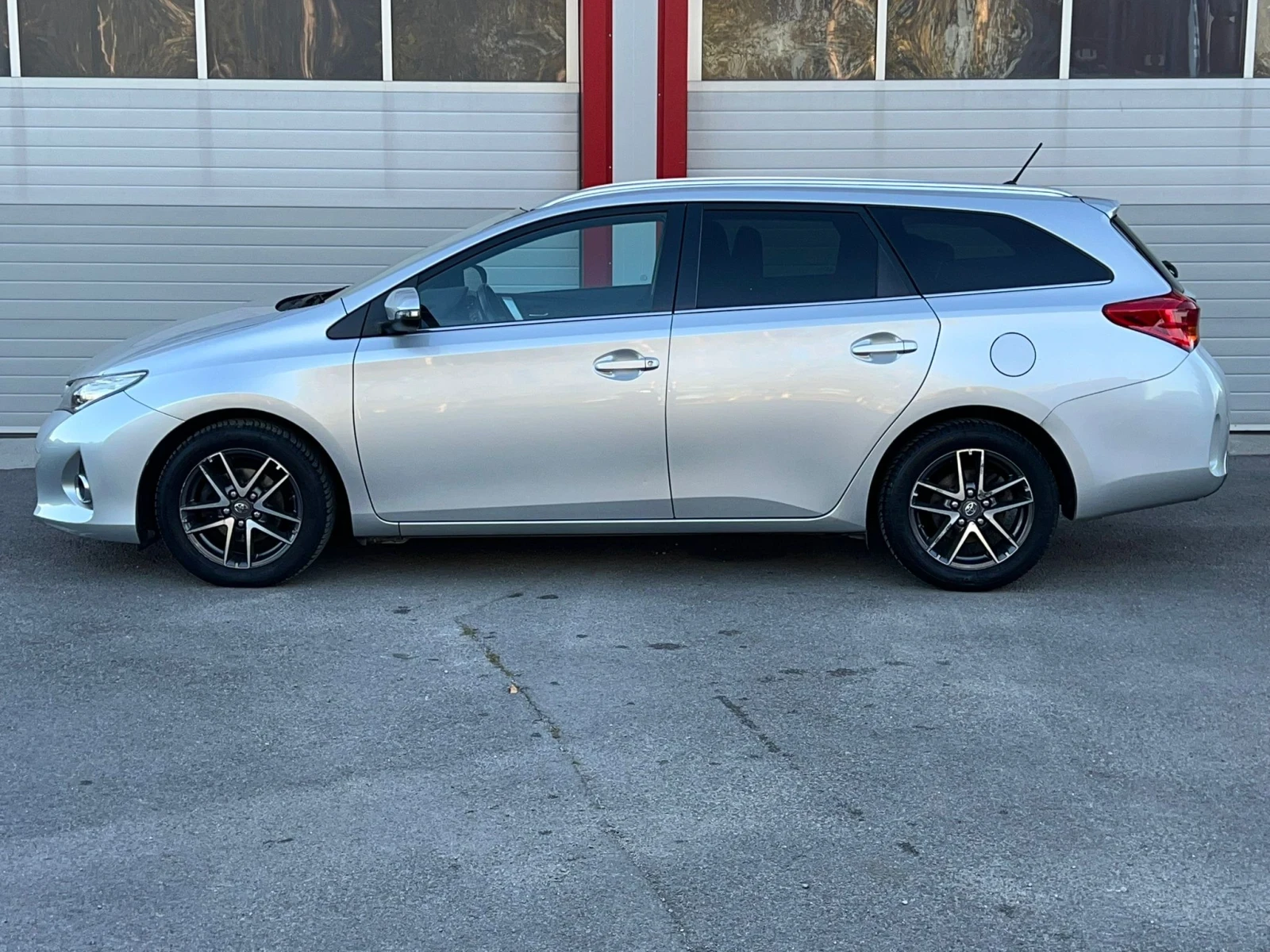 Toyota Auris 1.4D-4D NAVI KAMERA EVRO 5B 6-СКОРОСТИ ЛИЗИНГ!!! - изображение 6