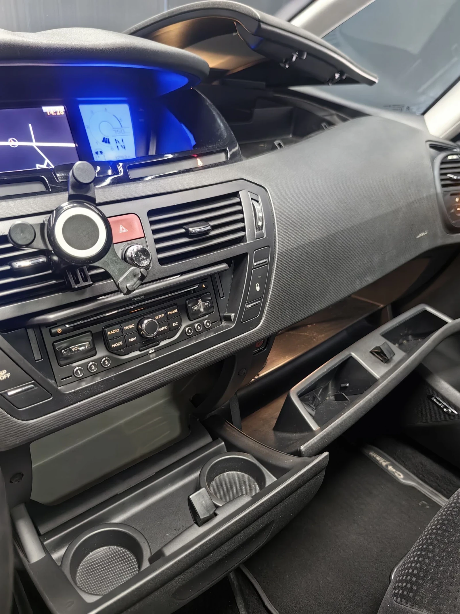 Citroen C4 Picasso 2.0HDI* 6+ 1* ПАНО* ПОДГР* АВТОМАТ* НАВИ* ТЕМПОМАТ - изображение 9