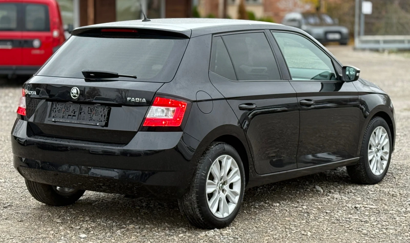 Skoda Fabia 1.0i 75к.с * Климатик* * Дистроник* * Euro-6*  - изображение 6