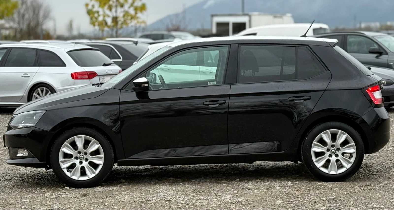 Skoda Fabia 1.0i 75к.с * Климатик* * Дистроник* * Euro-6*  - изображение 7