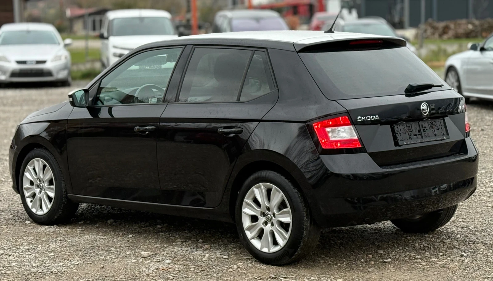 Skoda Fabia 1.0i 75к.с * Климатик* * Дистроник* * Euro-6*  - изображение 4