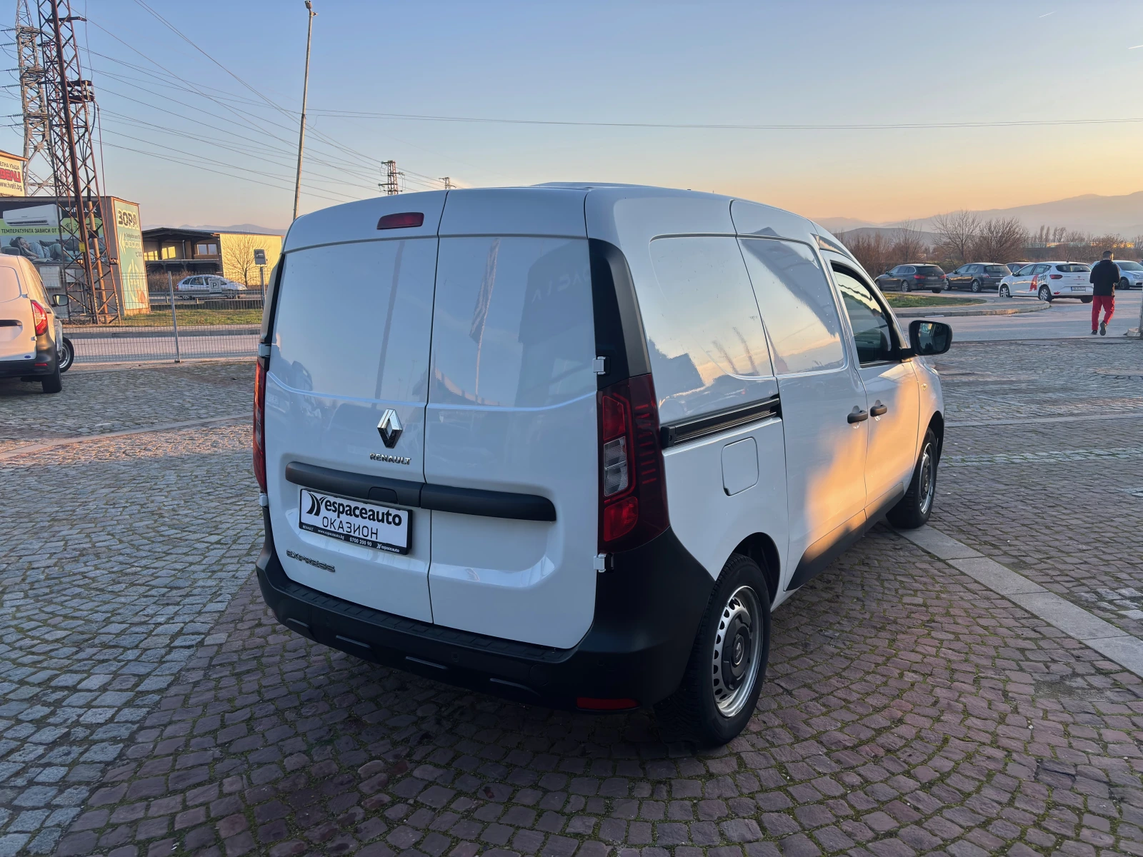 Renault Express 1, 5 Blue dCi 75 hp BVM6 - изображение 2