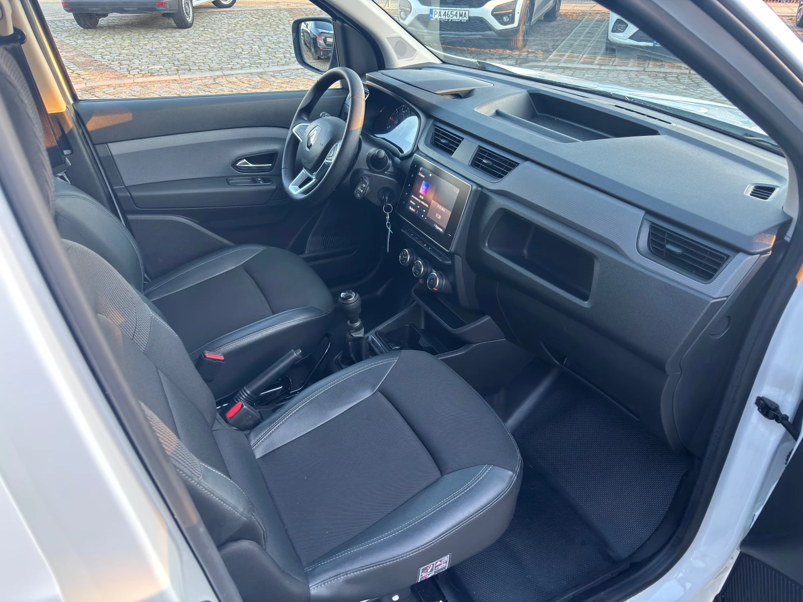 Renault Express 1, 5 Blue dCi 75 hp BVM6 - изображение 10