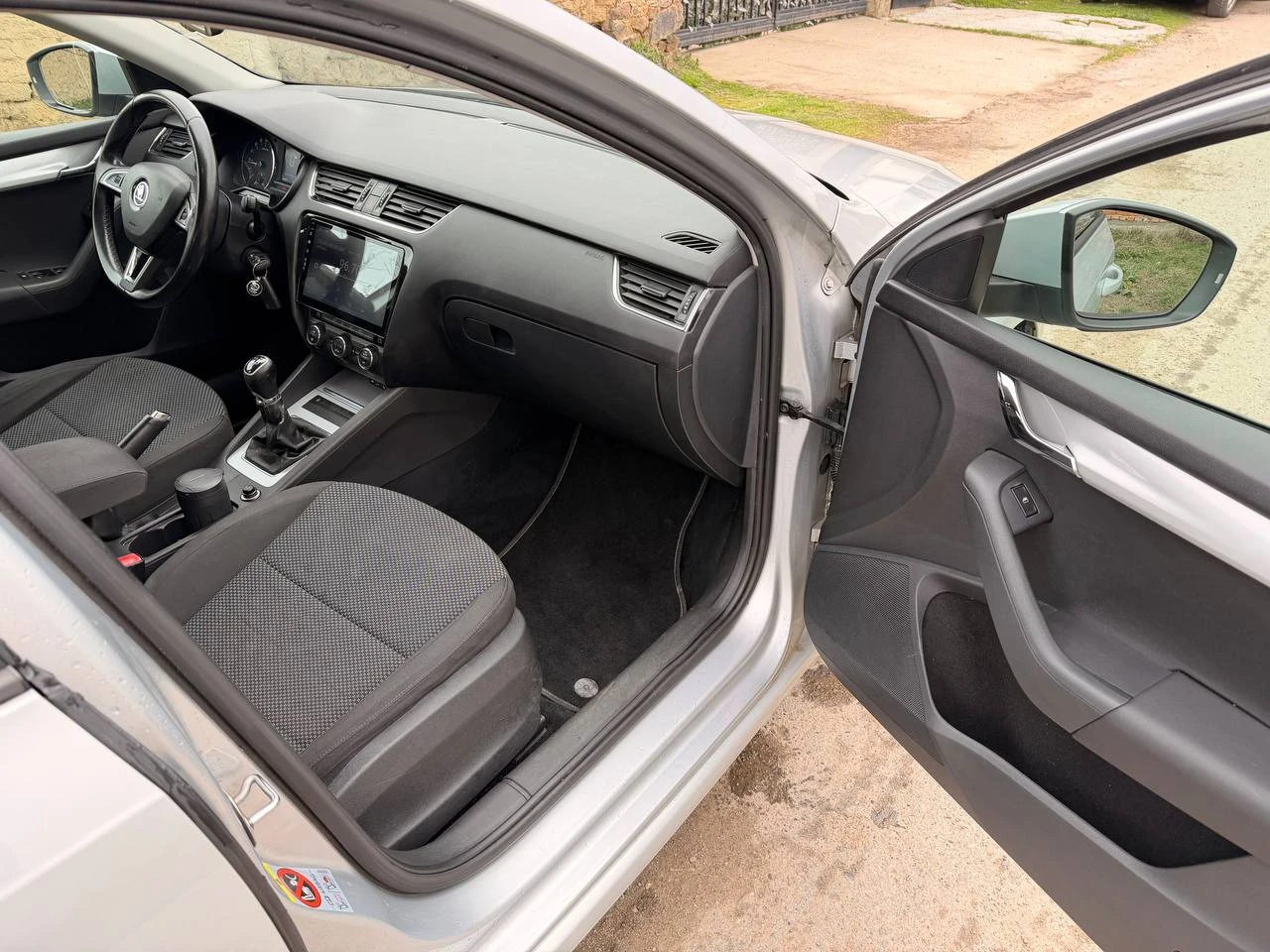 Skoda Octavia 1.6 TDI Ambition 105кс комби EURO 5, снимка 13 - Автомобили и джипове - 54029347