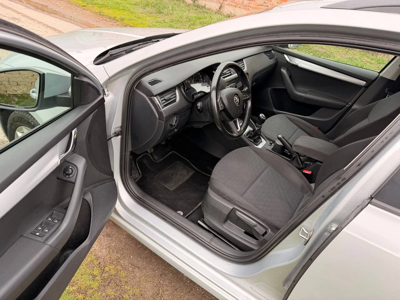 Skoda Octavia 1.6 TDI Ambition 105кс комби EURO 5, снимка 12 - Автомобили и джипове - 54029347