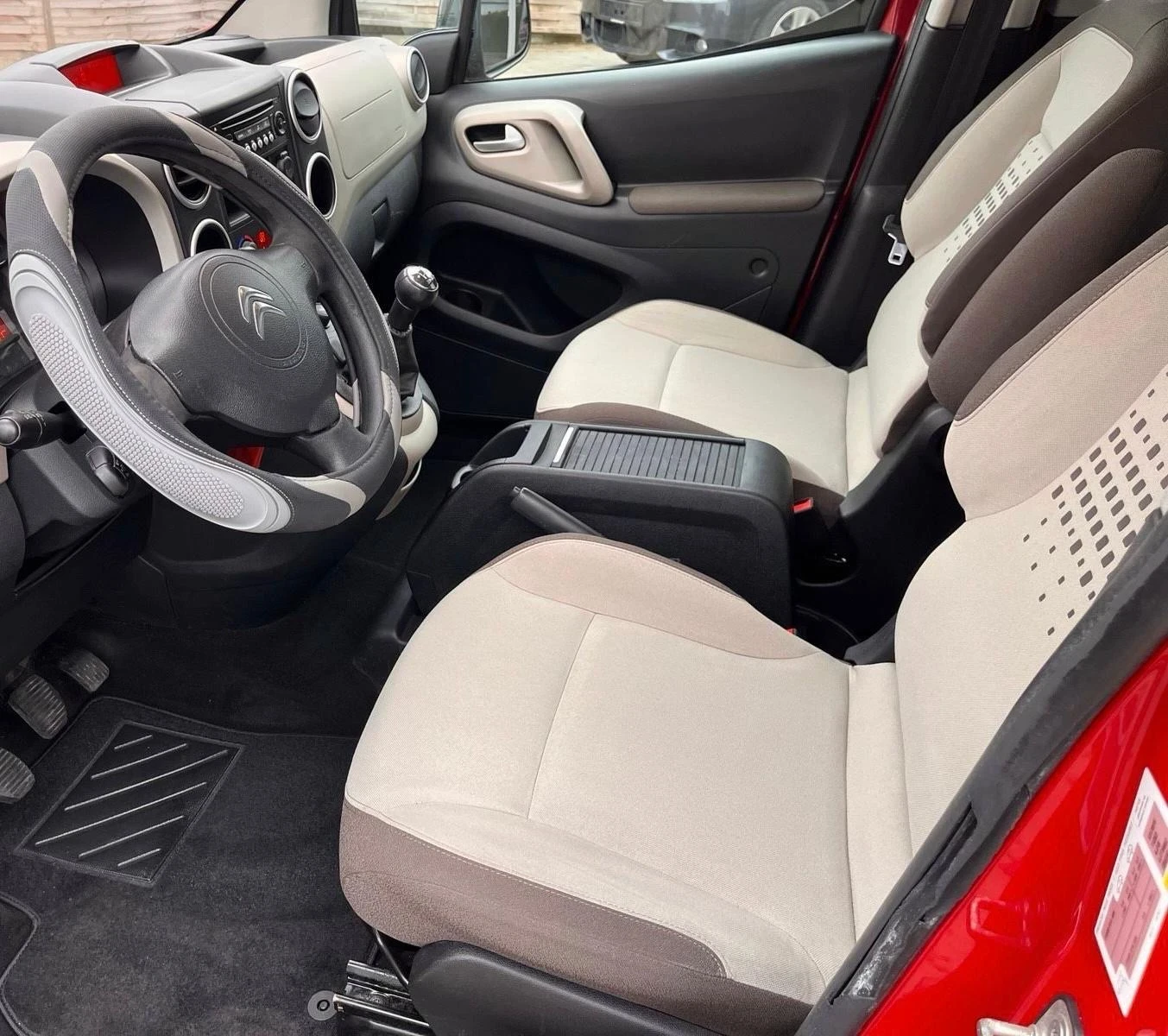 Citroen Berlingo 1.6 hdi 92 к.с. Евро 5, снимка 8 - Автомобили и джипове - 54164121