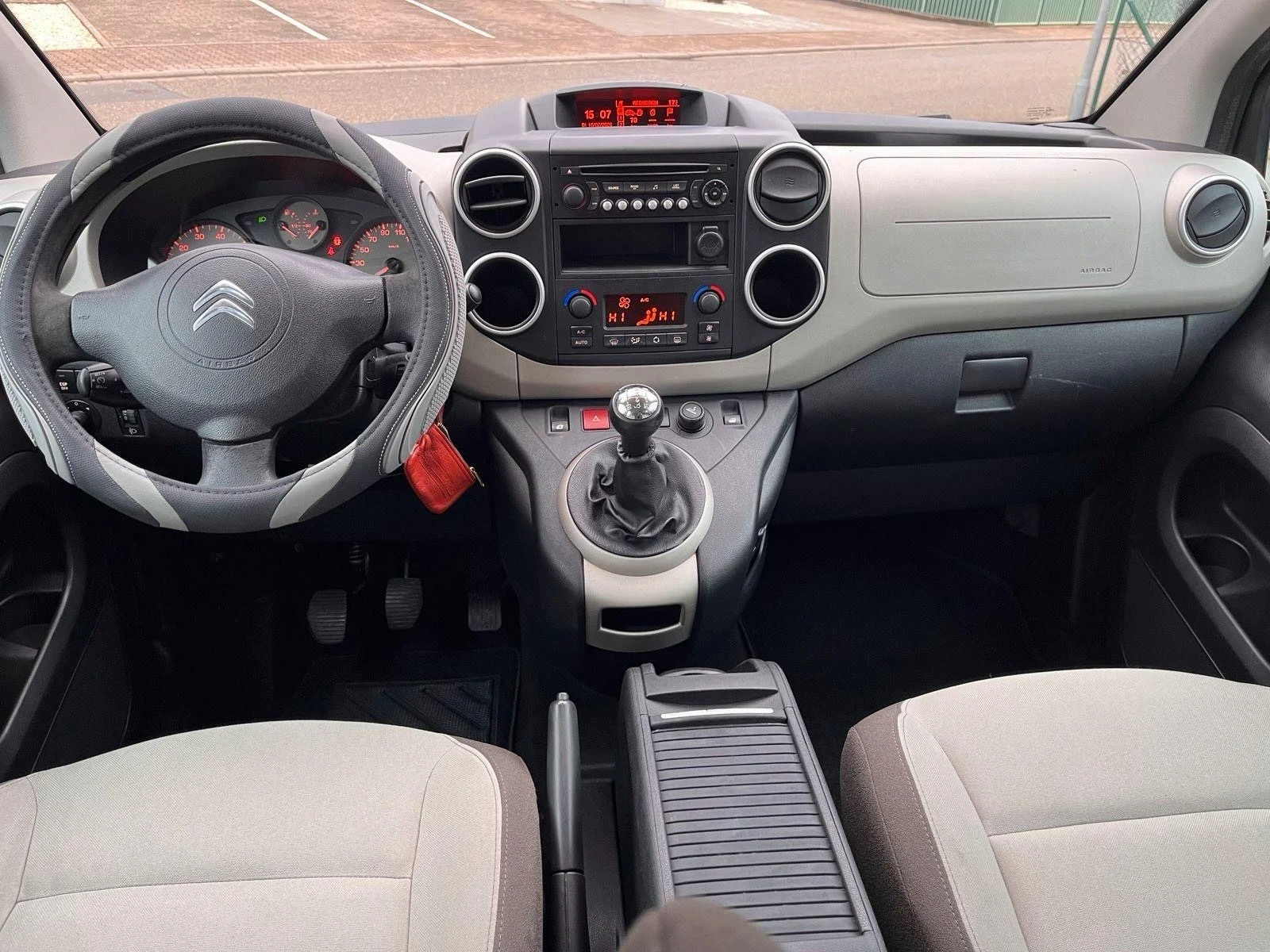 Citroen Berlingo 1.6 hdi 92 к.с. Евро 5, снимка 10 - Автомобили и джипове - 54164121
