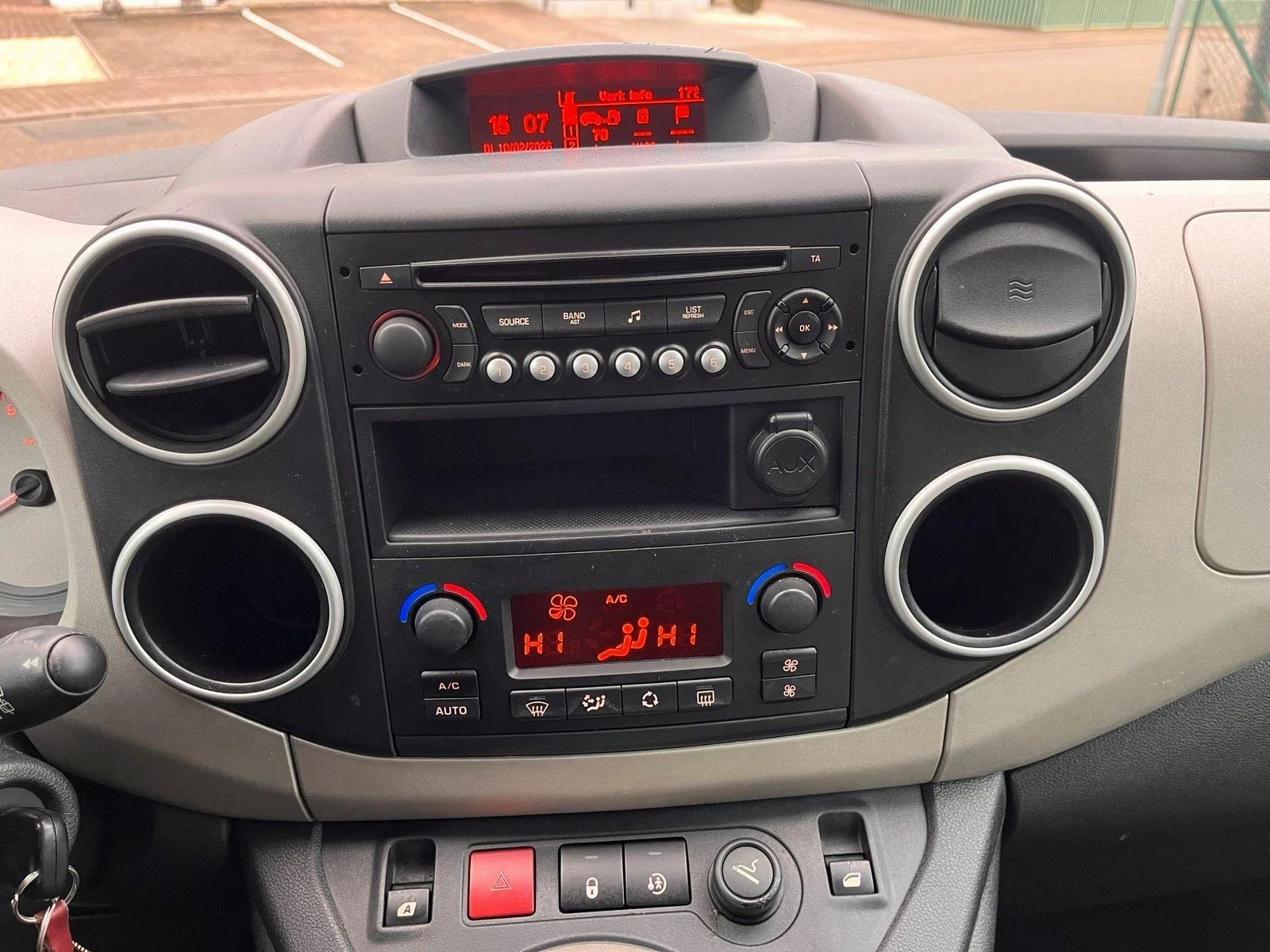 Citroen Berlingo 1.6 hdi 92 к.с. Евро 5, снимка 11 - Автомобили и джипове - 54164121