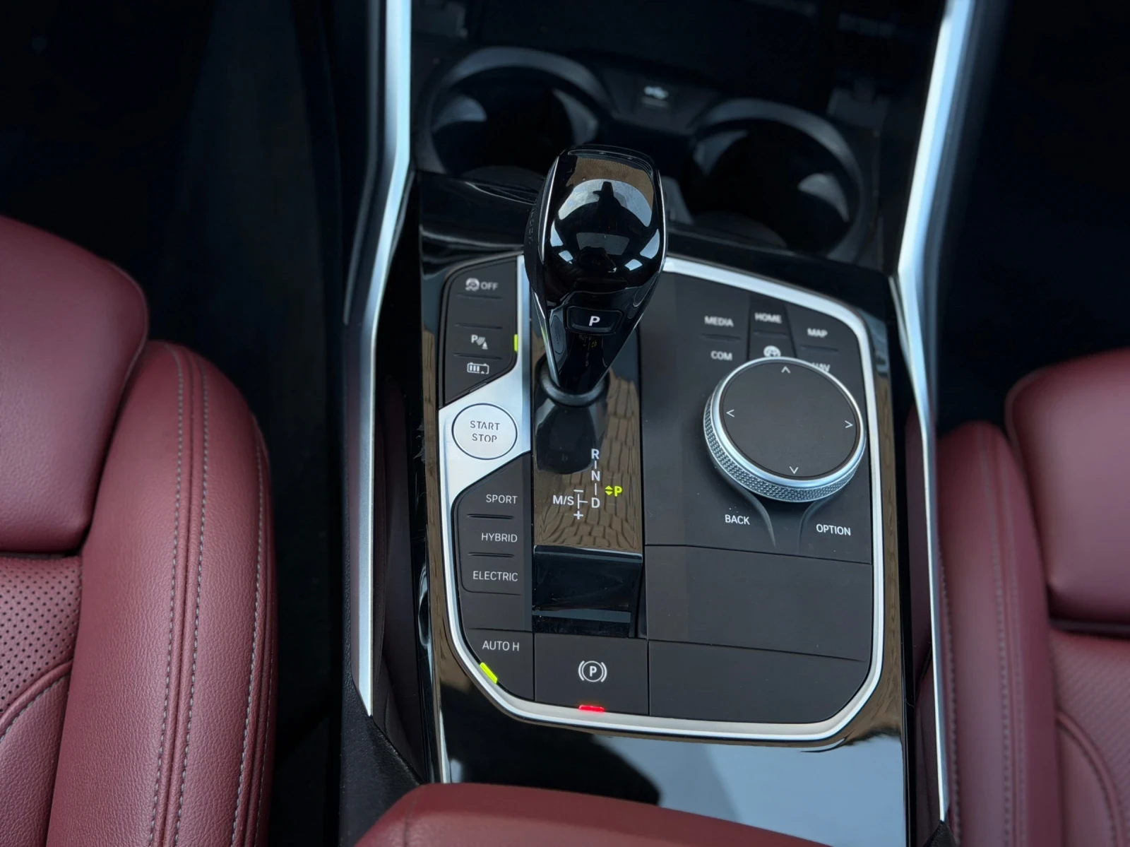 BMW 330 HYBRID * ПОДГРЕВ * ПАНОРАМА * ЧЕРВЕН САЛОН * , снимка 13 - Автомобили и джипове - 54243338