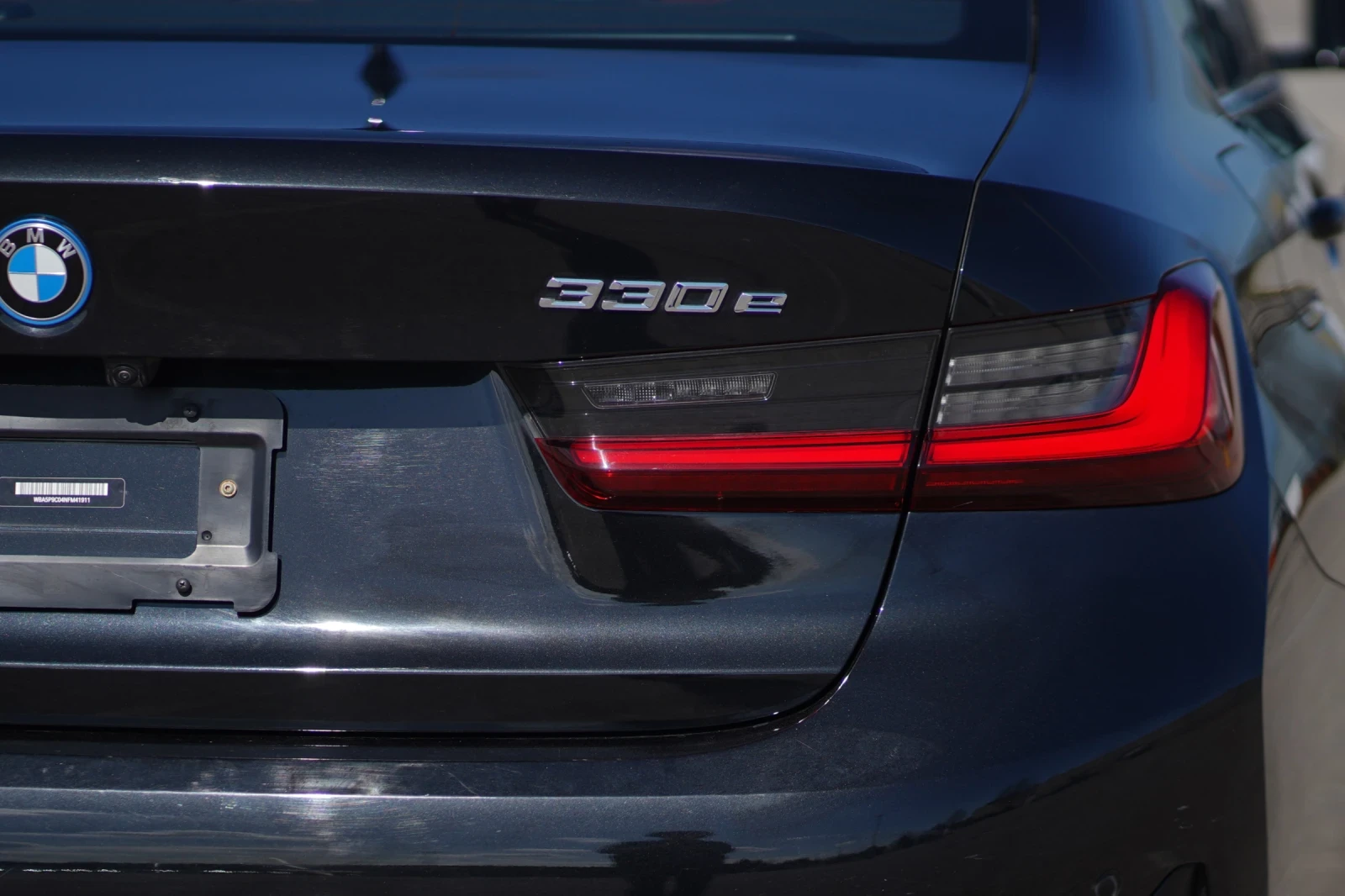 BMW 330 HYBRID * ПОДГРЕВ * ПАНОРАМА * ЧЕРВЕН САЛОН * , снимка 6 - Автомобили и джипове - 54243338