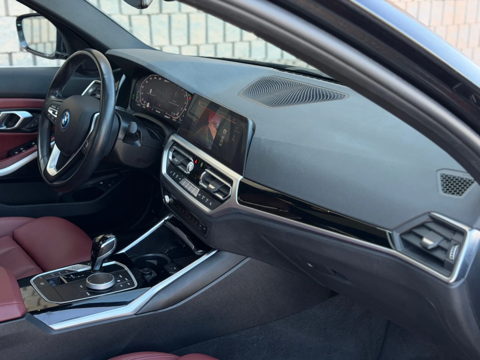 BMW 330 HYBRID * ПОДГРЕВ * ПАНОРАМА * ЧЕРВЕН САЛОН * , снимка 10 - Автомобили и джипове - 54243338