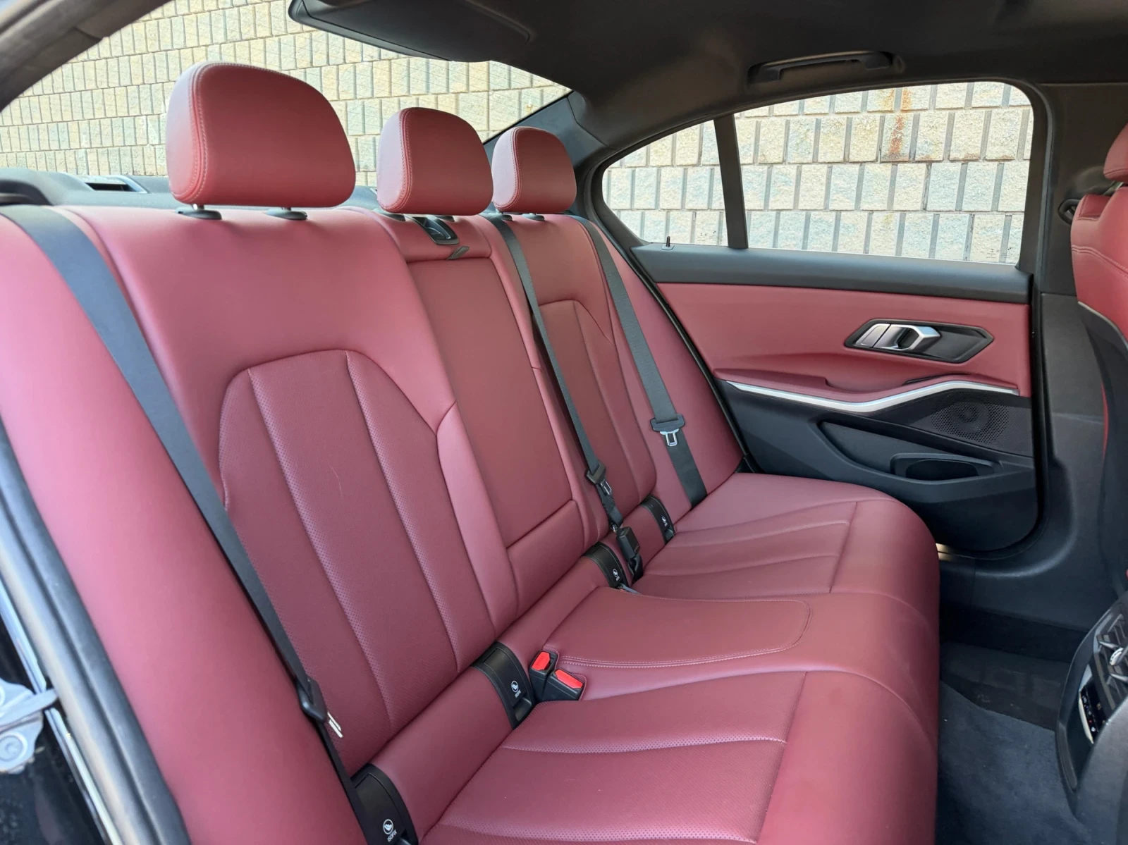 BMW 330 HYBRID * ПОДГРЕВ * ПАНОРАМА * ЧЕРВЕН САЛОН * , снимка 11 - Автомобили и джипове - 54243338