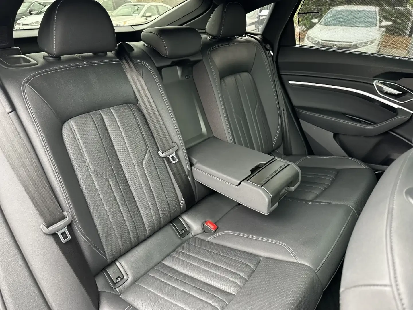 Audi E-Tron SPORTBACK 55 QUATTRO TECHNIK S-LINE NAVIGATION HUD, снимка 16 - Автомобили и джипове - 54883004