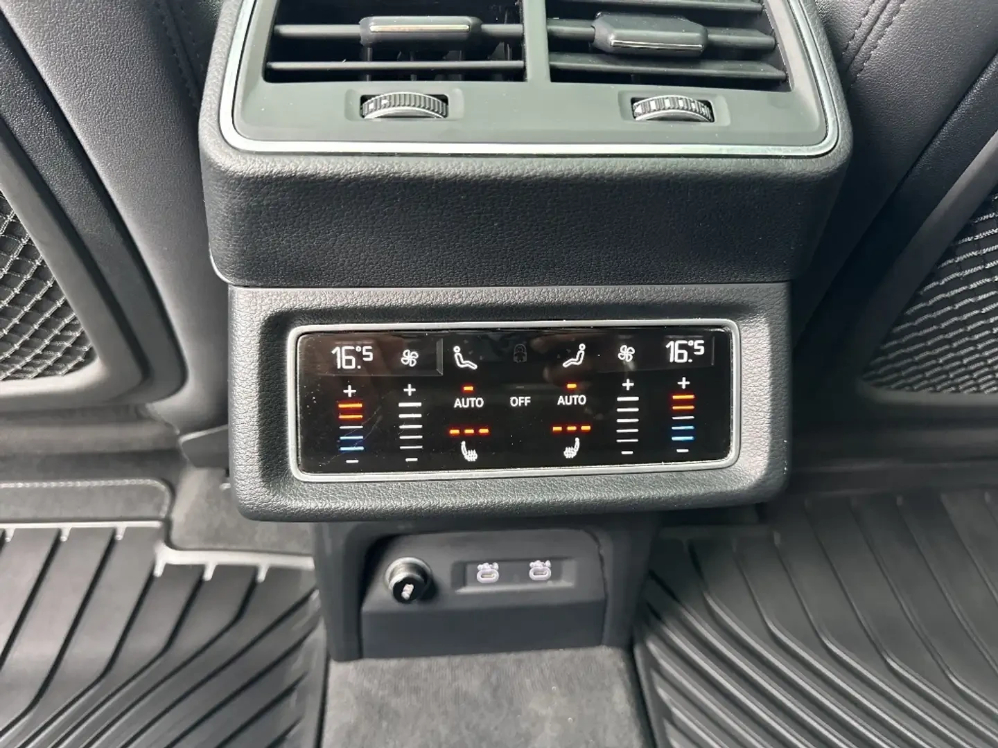 Audi E-Tron SPORTBACK 55 QUATTRO TECHNIK S-LINE NAVIGATION HUD, снимка 13 - Автомобили и джипове - 54883004