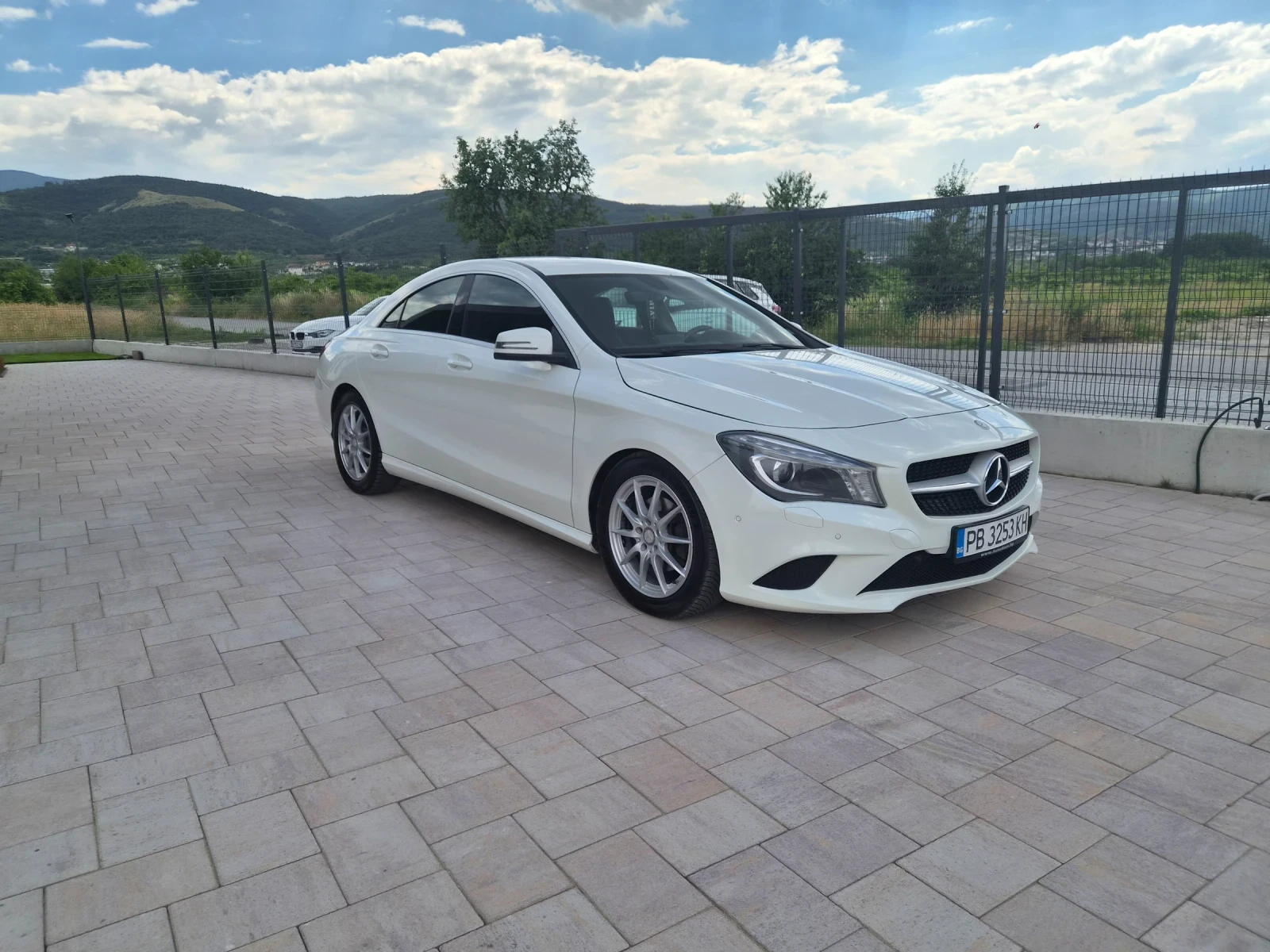 Mercedes-Benz CLA 180 AMG пакет / НАПЪЛНО ОБСЛУЖЕН !!! / КАТО НОВ , снимка 7 - Автомобили и джипове - 54959634