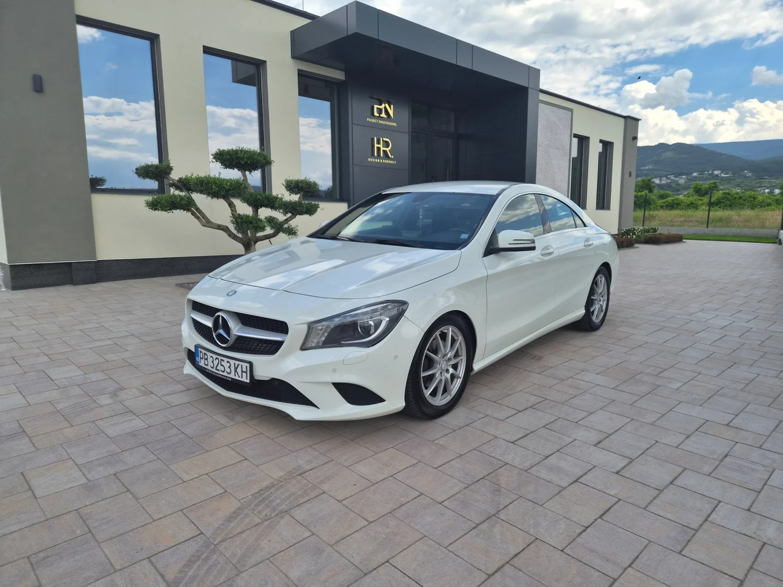 Mercedes-Benz CLA 180 AMG пакет / НАПЪЛНО ОБСЛУЖЕН !!! / КАТО НОВ 