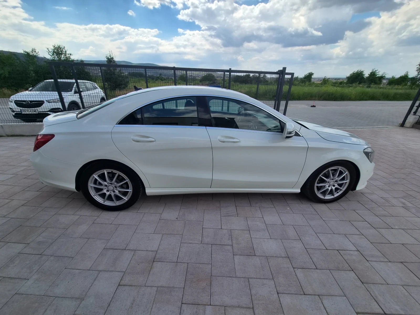 Mercedes-Benz CLA 180 AMG пакет / НАПЪЛНО ОБСЛУЖЕН !!! / КАТО НОВ , снимка 6 - Автомобили и джипове - 54959634