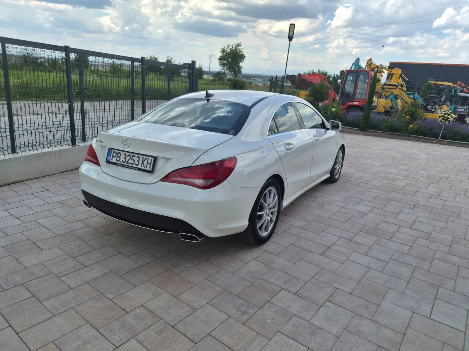 Mercedes-Benz CLA 180 AMG пакет / НАПЪЛНО ОБСЛУЖЕН !!! / КАТО НОВ , снимка 5 - Автомобили и джипове - 54959634
