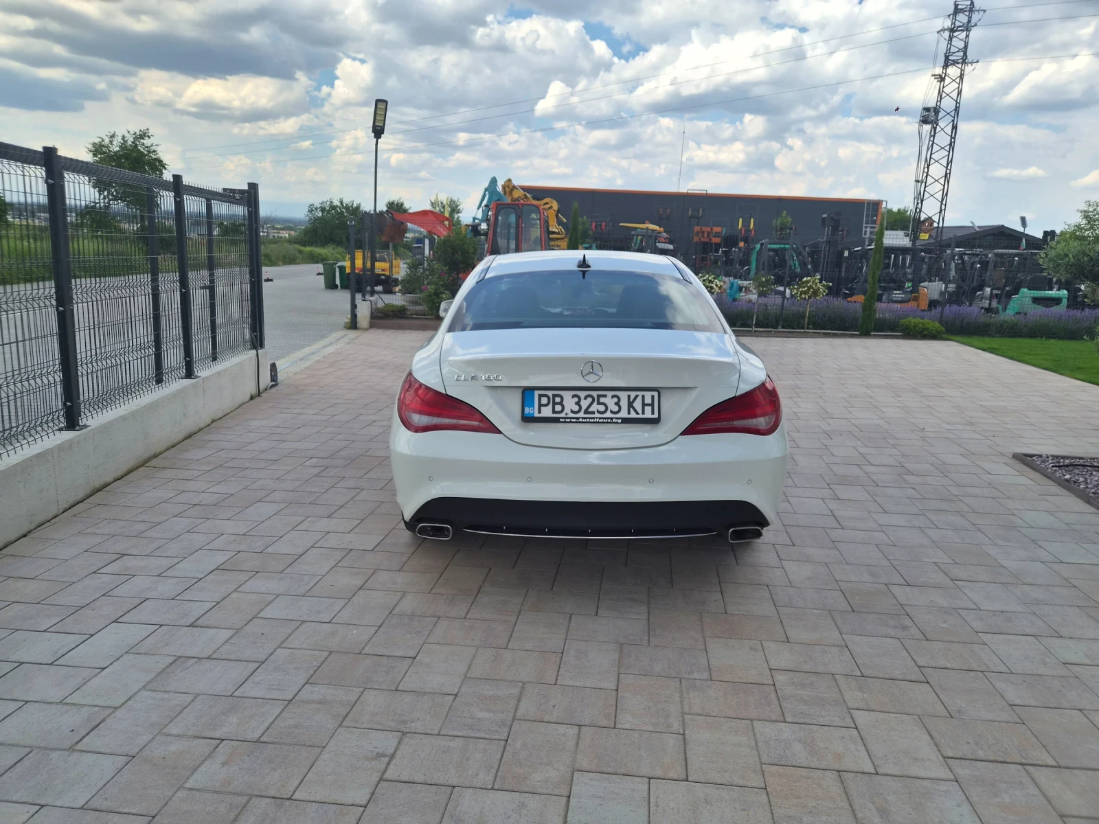 Mercedes-Benz CLA 180 AMG пакет / НАПЪЛНО ОБСЛУЖЕН !!! / КАТО НОВ , снимка 4 - Автомобили и джипове - 54959634