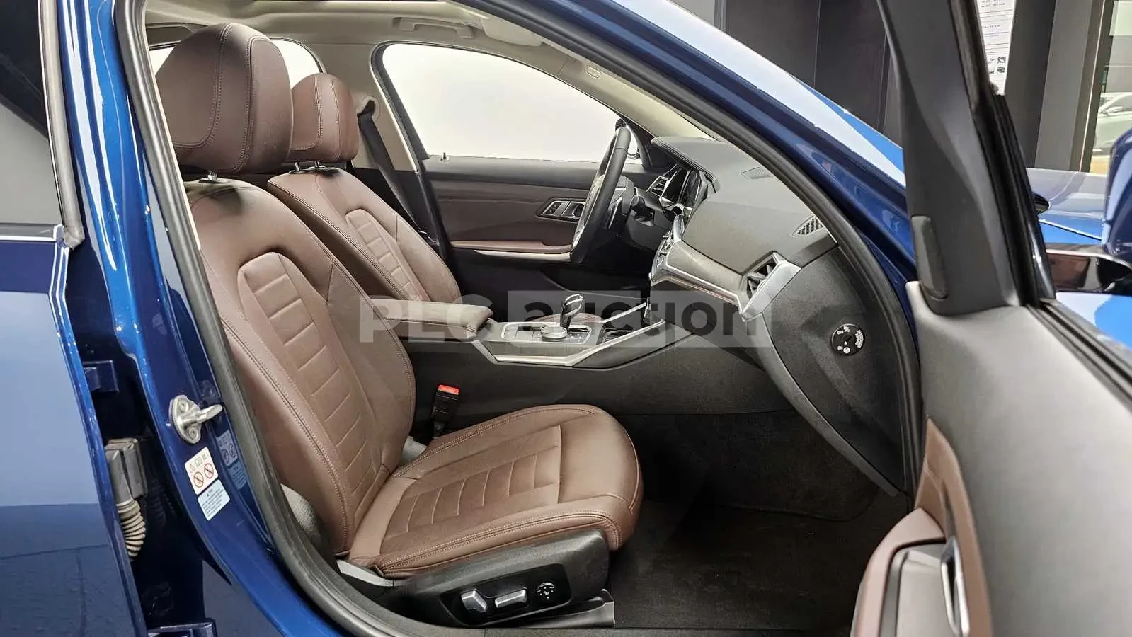 BMW 320 HEAD-UP * ПАНО * ПОДГРЕВИ * ФИКСИРАНА ЦЕНА ДО БГ, снимка 10 - Автомобили и джипове - 55032692