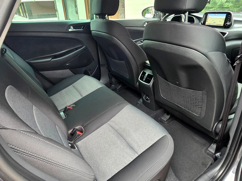 Hyundai Tucson 1.6 D PREMIUN-NAVI-KAMERA, снимка 14 - Автомобили и джипове - 52088303
