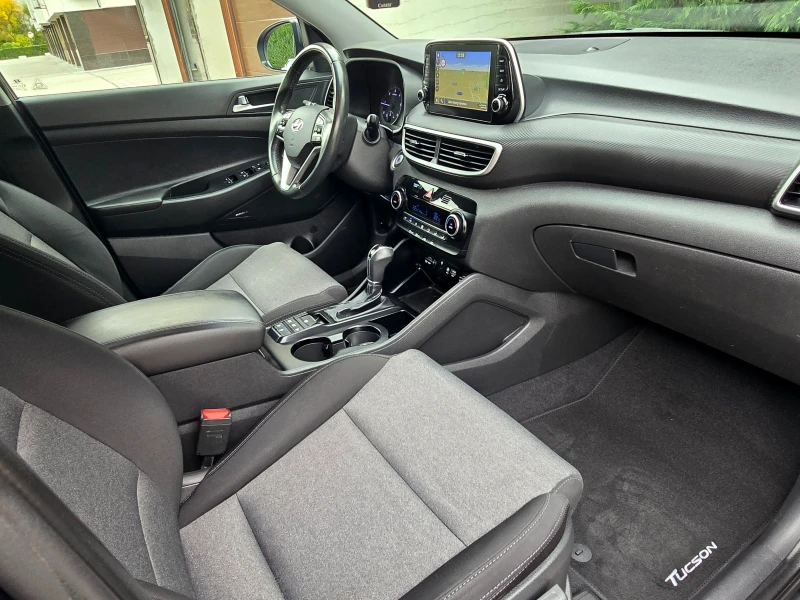 Hyundai Tucson 1.6 D PREMIUN-NAVI-KAMERA, снимка 13 - Автомобили и джипове - 52088303
