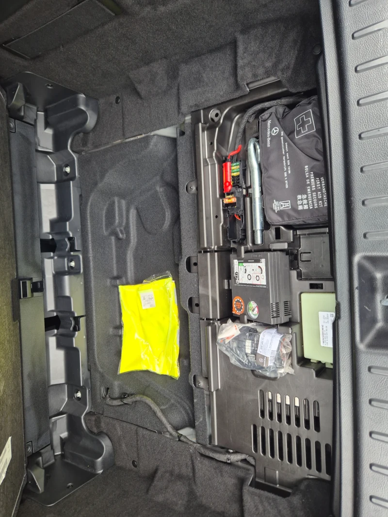 Mercedes-Benz GLB 220D/AMG/4MATIC/3.23г, снимка 8 - Автомобили и джипове - 53577746