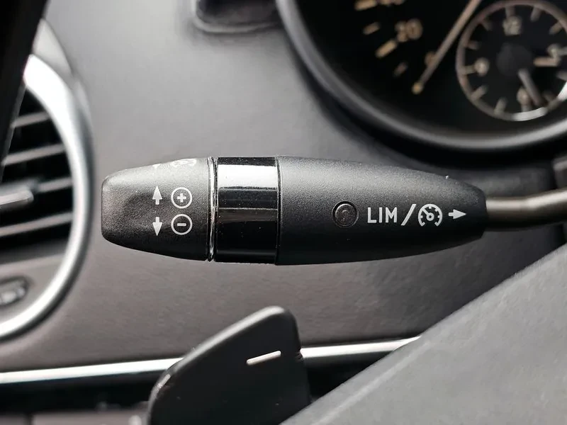 Mercedes-Benz ML 300 CDI, снимка 16 - Автомобили и джипове - 52876388