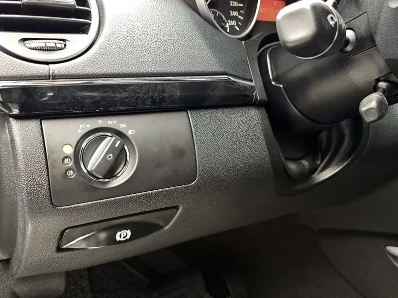 Mercedes-Benz ML 300 CDI, снимка 15 - Автомобили и джипове - 52876388