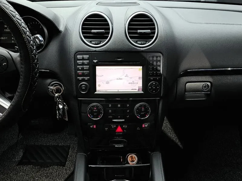 Mercedes-Benz ML 300 CDI, снимка 17 - Автомобили и джипове - 52876388