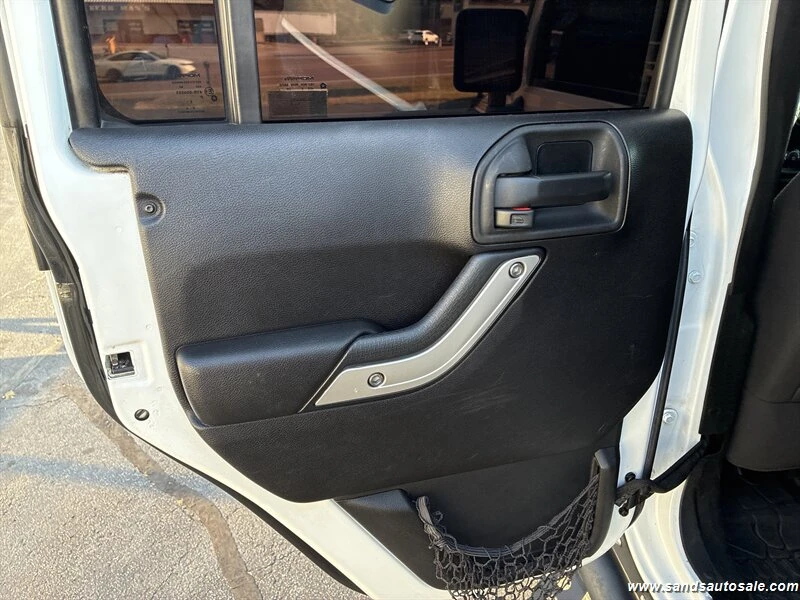 Jeep Wrangler Unlimited Sahara, снимка 16 - Автомобили и джипове - 53249097