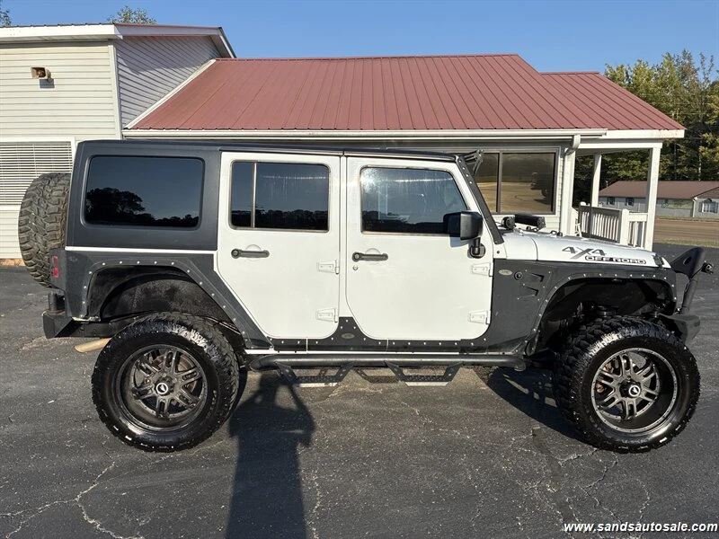 Jeep Wrangler Unlimited Sahara, снимка 4 - Автомобили и джипове - 53249097