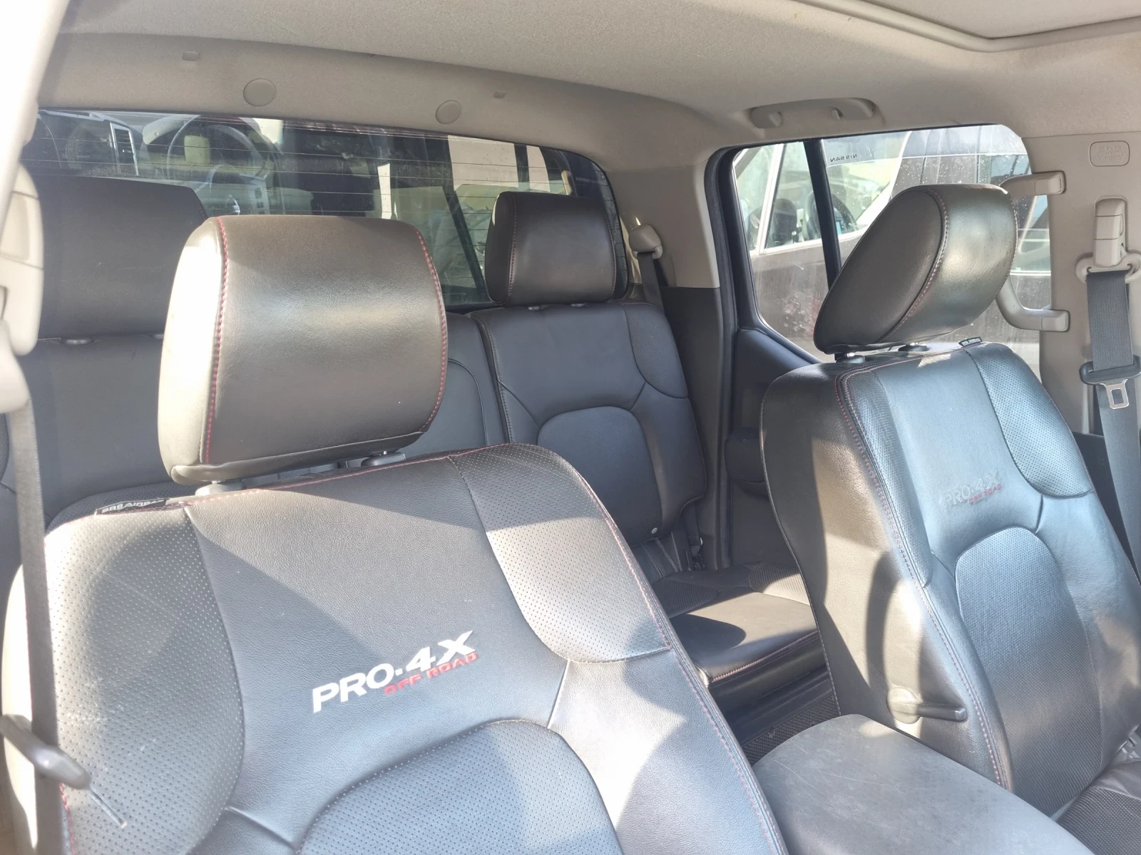 Nissan Navara 4.0 V6 бензин PRO-4X  - изображение 4