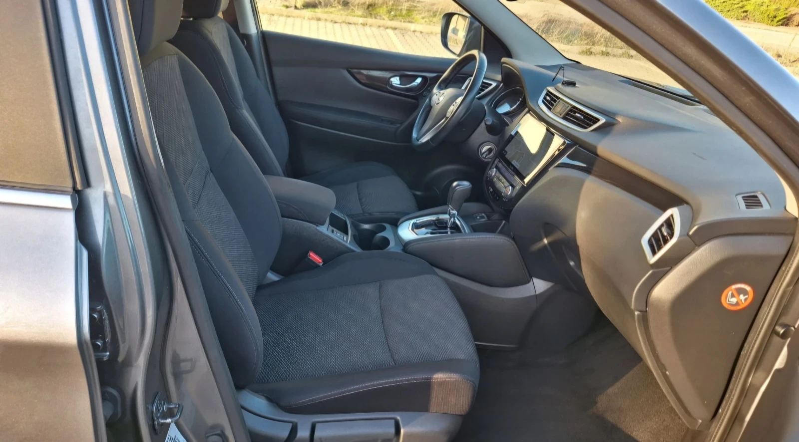 Nissan Qashqai 1.2 НАВИ-ПОДГРЕВ-ПАРКТРОНИК, снимка 14 - Автомобили и джипове - 53842359