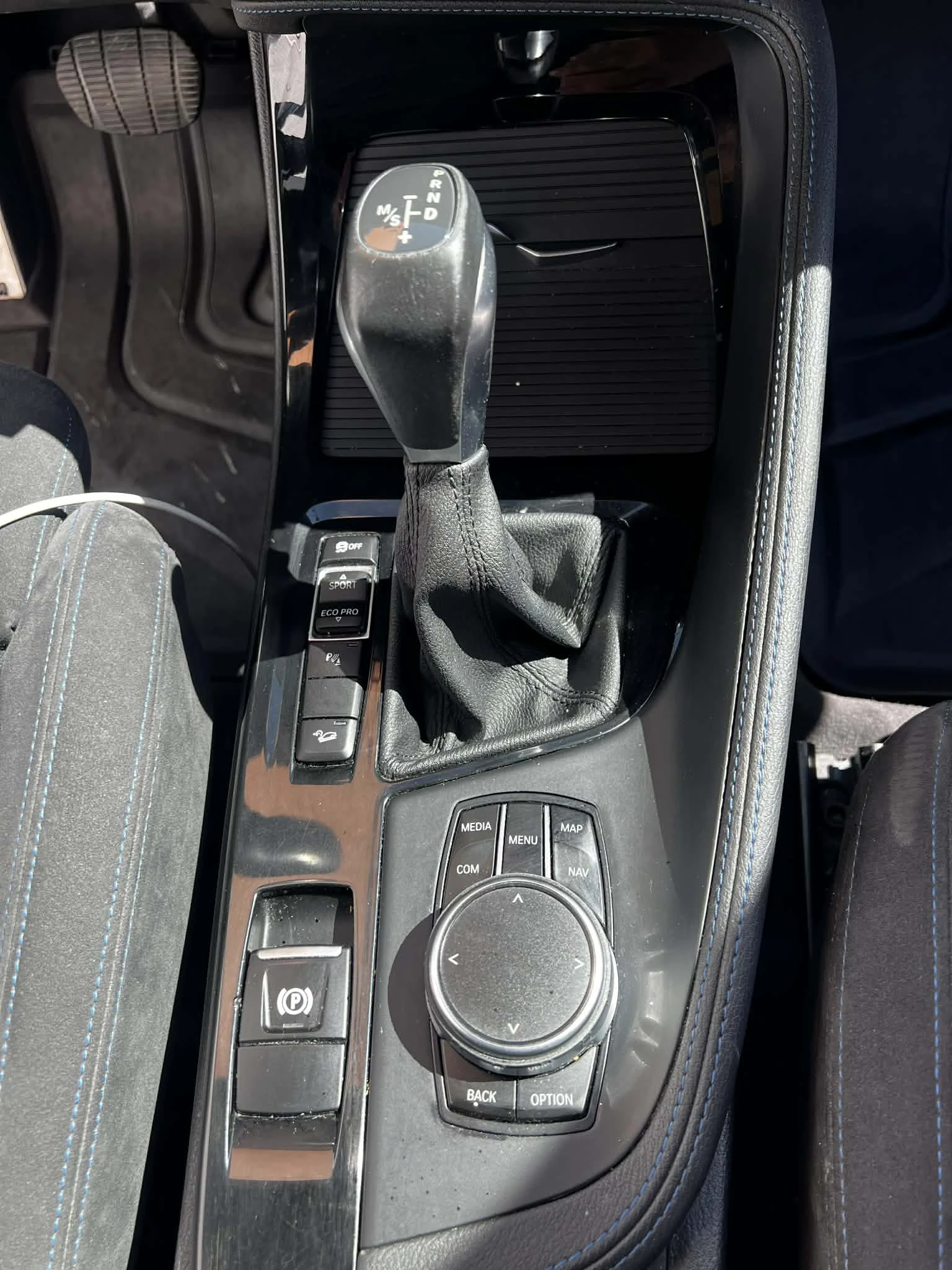 BMW X1 2.0 xDrive, снимка 4 - Автомобили и джипове - 54321348