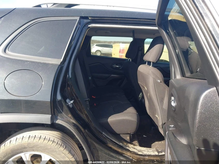 Jeep Cherokee 2.4l Latitude Fwd, снимка 8 - Автомобили и джипове - 54571917