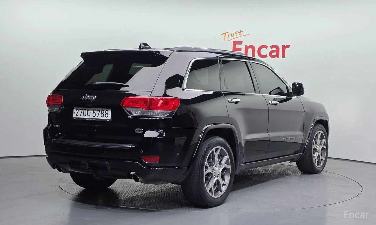 Jeep Grand cherokee 3.6* V6* 8ZF* OVERLAND* ДИСТРОНИК* ОБДУХВАНЕ* КАМЕ, снимка 2 - Автомобили и джипове - 55307878
