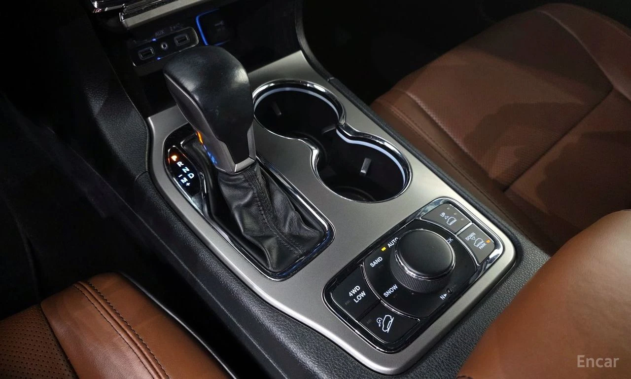 Jeep Grand cherokee 3.6* V6* 8ZF* OVERLAND* ДИСТРОНИК* ОБДУХВАНЕ* КАМЕ, снимка 11 - Автомобили и джипове - 55307878
