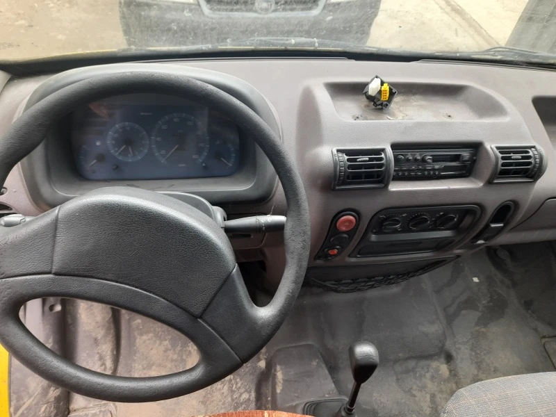 Renault Master 2.5 d, снимка 8 - Бусове и автобуси - 47180990