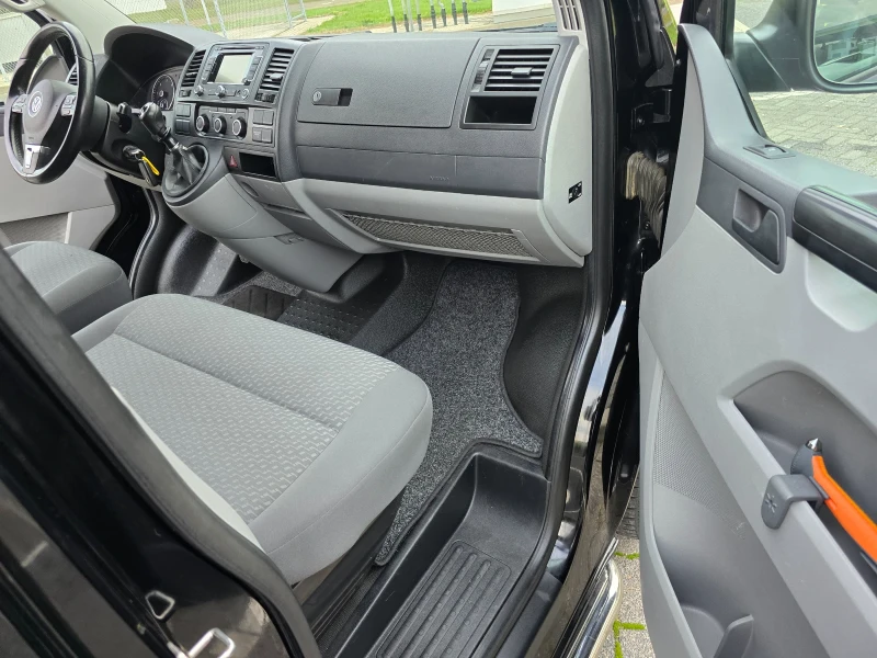 VW Transporter  T5 2.0 TDI , снимка 8 - Бусове и автобуси - 52025592