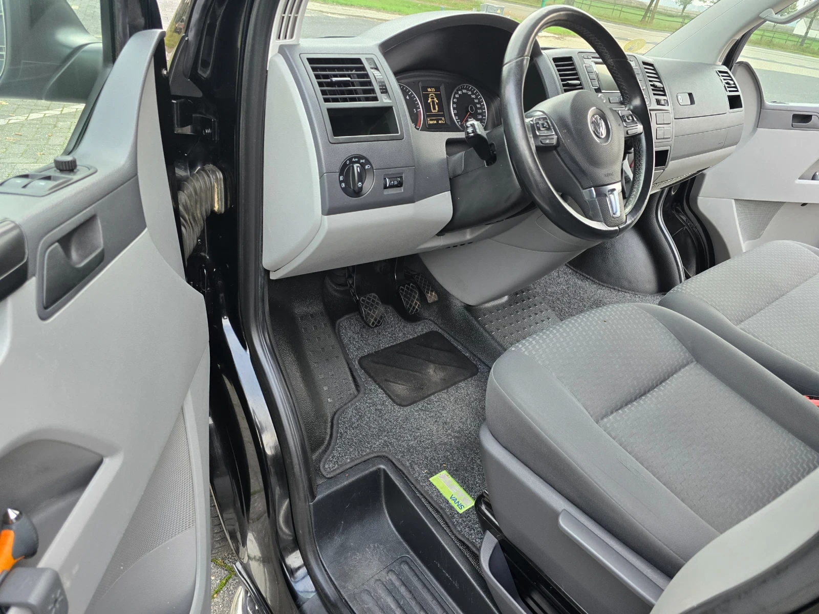 VW Transporter 2.0 TDI  - изображение 9