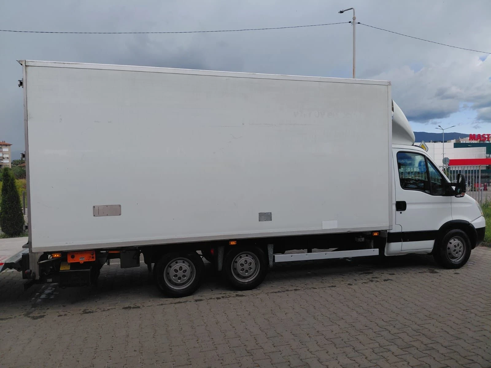 Iveco 35S18 * ХЛАДИЛЕН* * ПАДАЩ БОРД* * РЕГИСТРИРАН* , снимка 4 - Бусове и автобуси - 54928591