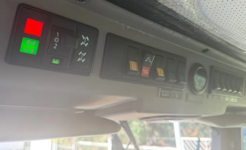 Други Друг Камион за миене на тротоари и улици CMAR LC690, снимка 5 - Камиони - 52151585