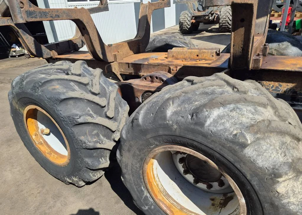 Специализирани машини Машини за дърводобив Komatsu 855, снимка 9 - Селскостопанска техника - 55816383
