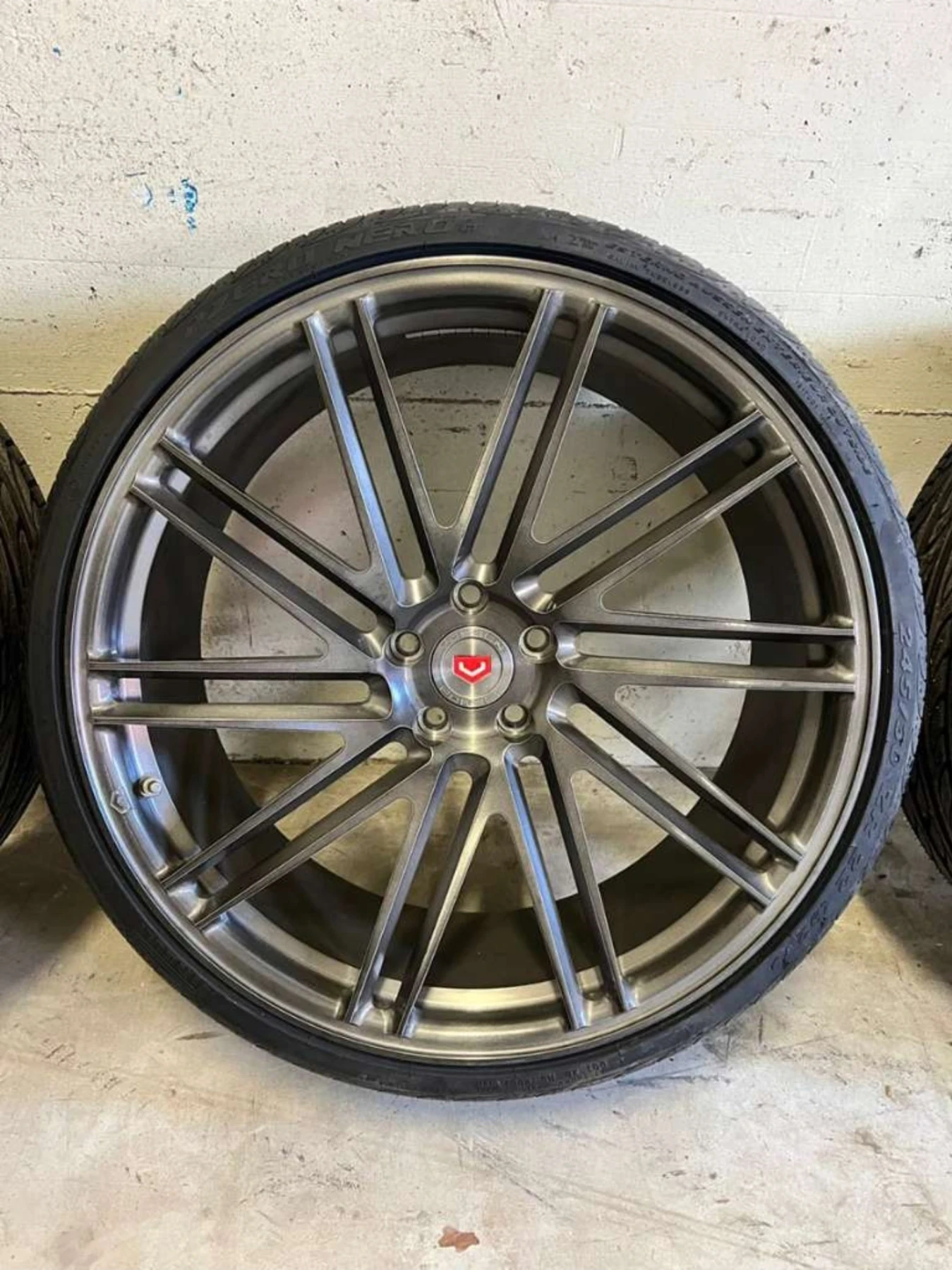    285/45R21  Bentley | Mobile.bg   12
